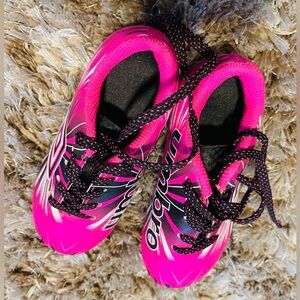 UMBRO soccer sneaker